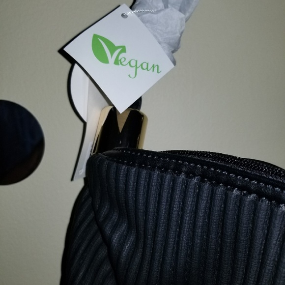 Handbags - Picture 3 of 8